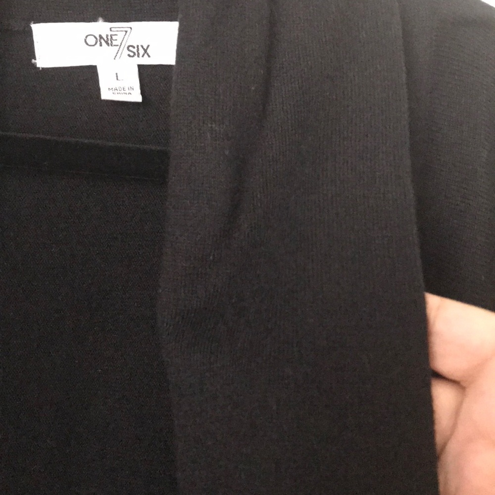 Vest - Picture 5 of 7